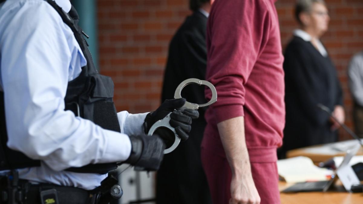 In England wurde ein Mann zu einer lebenslangen Haftstrafe verurteilt, weil er seine hochschwangere Freundin t&ouml;tete (Symbolbild). (Foto)