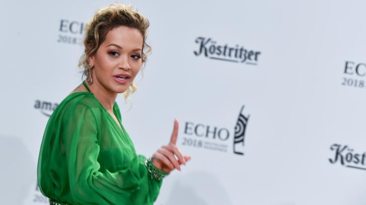Rita Ora versetzt ihre Fans in ungläubiges Staunen.