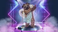 Bühne frei für den Mops! Doch wer steckt in dem knuffigen Hundekostüm in Staffel 5 von 