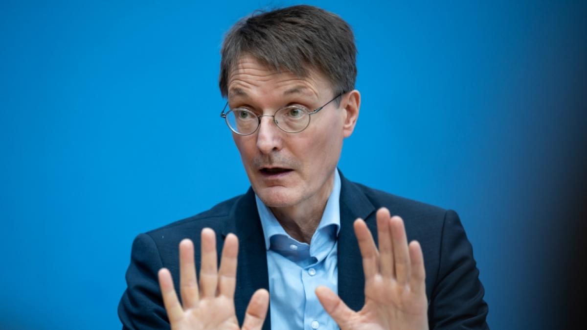 Karl Lauterbach stellt seine neue Impf-Offensive vor. (Foto)