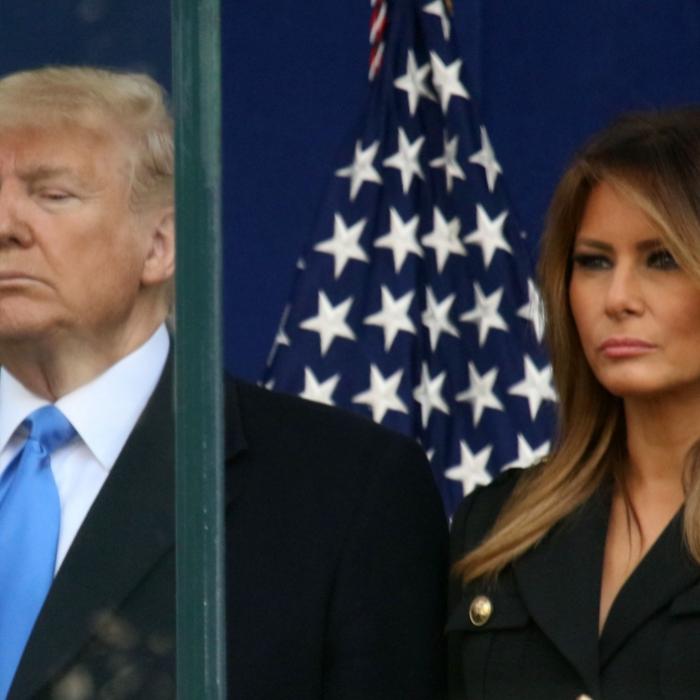 Donald Trump ganz allein! DESHALB ließ ihn Melania jetzt sitzen 