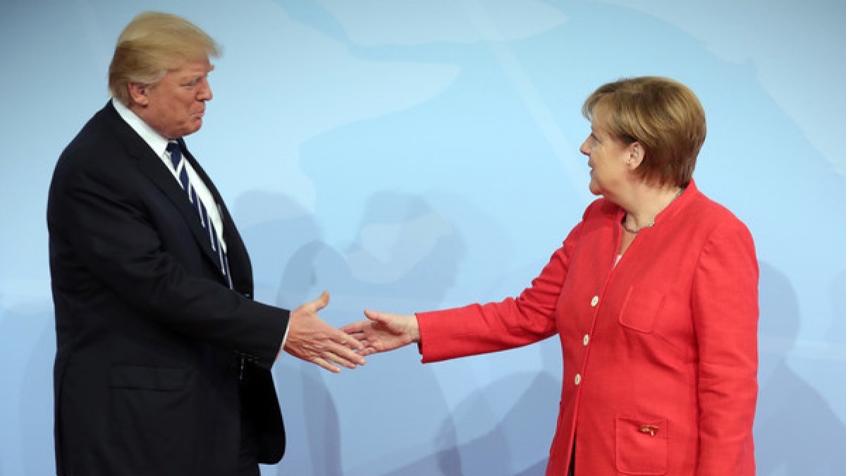 Weil er Angst vor Keimen hat, f&uuml;rchtet Trump das H&auml;ndesch&uuml;tteln. Als Staatschef wird ihm diese Aufgabe jedoch &ouml;fter zuteil. (Foto)