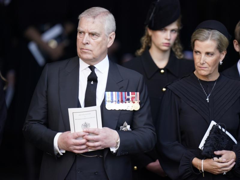 Andrew Mountbatten-Windsor: Sarah Ferguson soll ihn verraten haben – Ex-Prinz rechnet mit "Fergie" ab