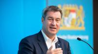 Markus Söder blamiert sich im Netz mit einem Soßen-Fleck.