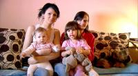 Die gerade mal 17 Jahren ist Saskia schon zweifache Mama - ohne ihre eigene Mütter würde sie die Belastung jedoch kaum aushalten.