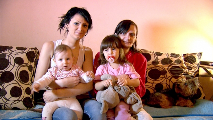 Die gerade mal 17 Jahren ist Saskia schon zweifache Mama - ohne ihre eigene Mütter würde sie die Belastung jedoch kaum aushalten.