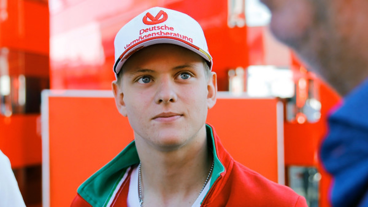 Mick Schumacher tritt in die Fu&szlig;stapfen seines Vaters Michael. (Foto)