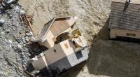 Frankreich, Saint-Martin-Vesubie: Ein Haus liegt zerstört. Nach Unwettern und Überschwemmungen in der Region der südfranzösischen Metropole Nizza werden nach Medienberichten mindestens neun Menschen vermisst.