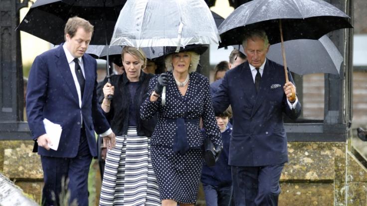 Herzogin Camilla mit Tom Parker Bowles und Laura Lopes, ihren beiden Kindern aus erster Ehe, und Prinz Charles.