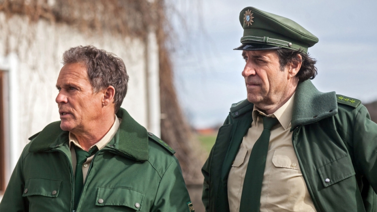 Hubert (Christian Tramitz) und Staller (Helmfried von L&uuml;ttichau, rechts) ermitteln pl&ouml;tzlich nicht mehr nur bei einem Diebstahl. (Foto)