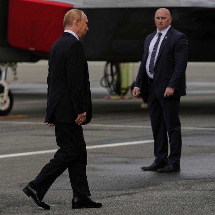 Experten lüften Geheimnis - das steckt hinter Putins steifem Gang