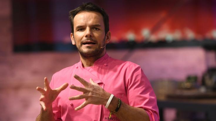 TV-Koch und Entertainer Steffen Henssler hat Po-Weh!