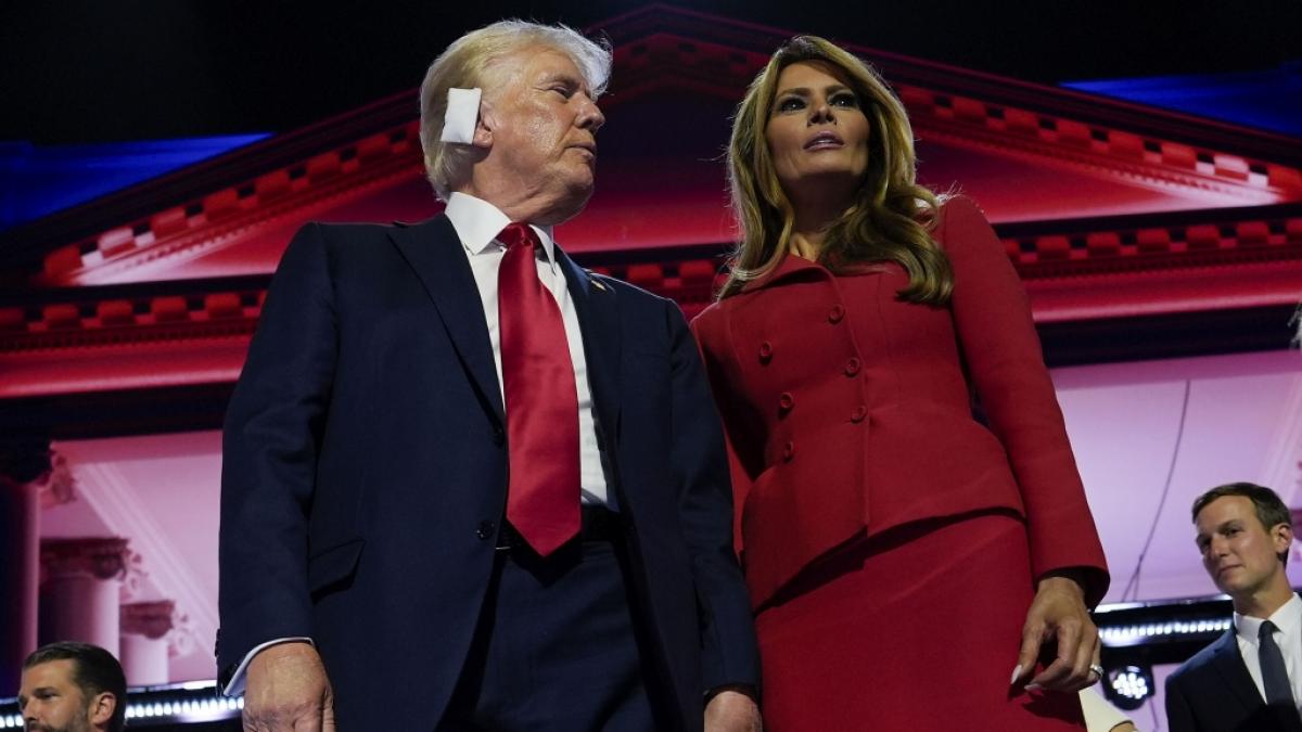 Beim Republikaner-Parteitag in Milwaukee zeigte sich Donald Trump eng umschlungen mit seiner Ehefrau Melania. (Foto)