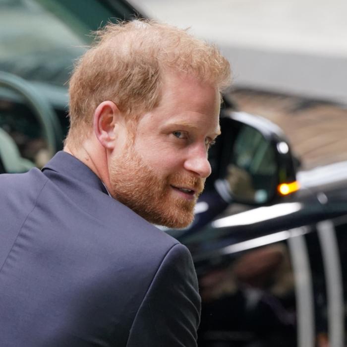Königssohn auf Solopfaden! Hier amüsiert er sich auch ohne Meghan