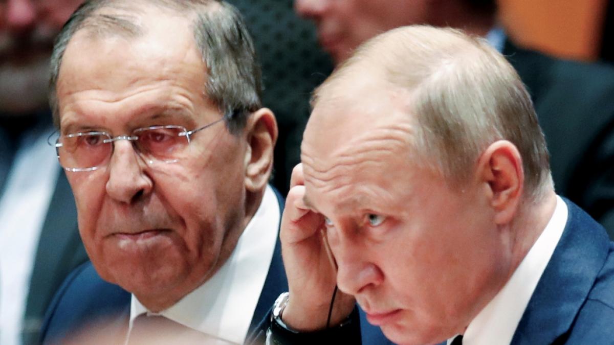 Wladimir Putin mit seinem Au&szlig;enminister Sergej Lawrow. (Foto)