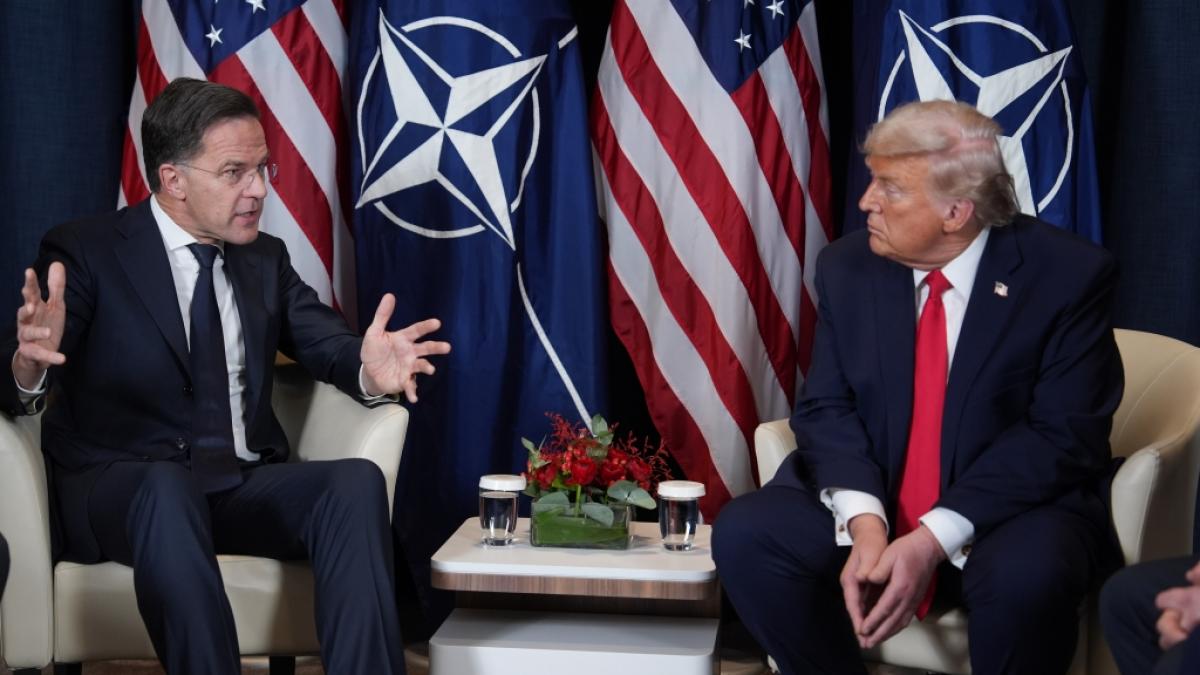Mark Rutte (links) im Gespr&auml;ch mit Donald Trump. (Foto)