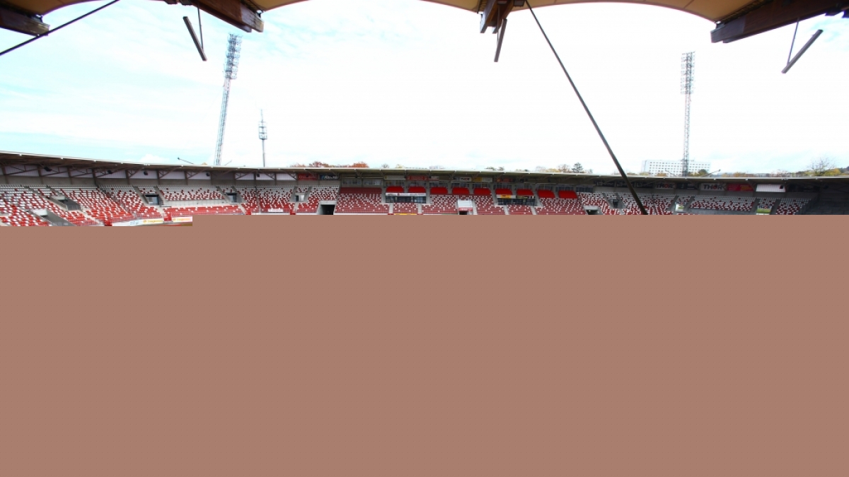 Am 4. Dezember 2022 findet im Steigerwaldstadion das Regionalliga-Spitzenspiel Rot-Wei&szlig; Erfurt gegen Energie Cottbus statt. (Foto)