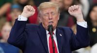 Donald Trump hat kein Problem damit, sich mit den immer gleichen Gags auf der Bühne zum Gespött zu machen - auch wenn First Lady Melania Trump es nicht ausstehen kann.