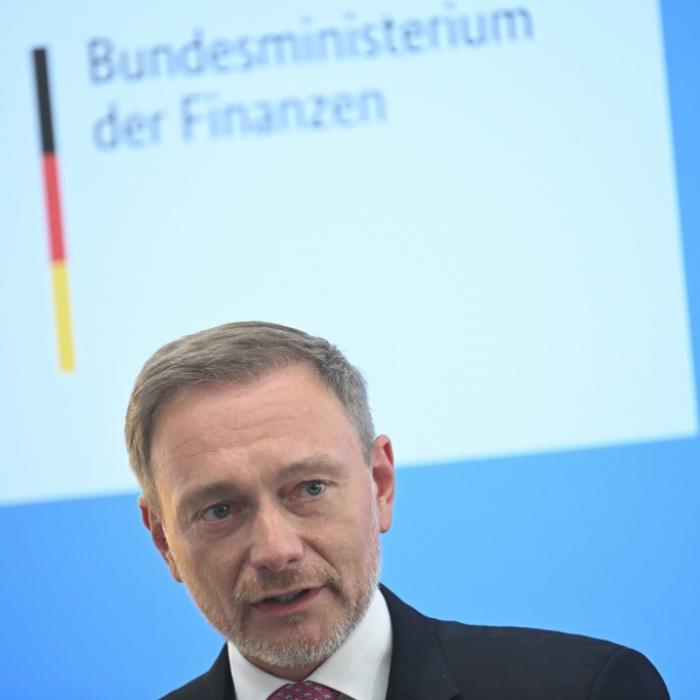 Schaumwurf auf Lindner: Ermittlung gegen Linke-Politikerin