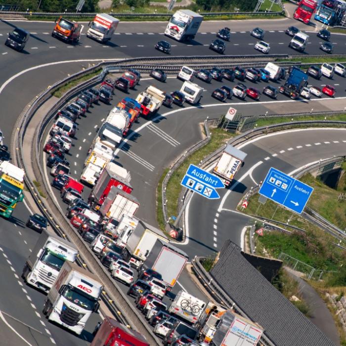 Ferien-Ende und Schmuddelwetter: Auf DIESEN Autobahnen kann es sich stauen