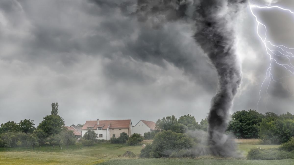 In der neuen Woche droht Deutschland eine schw&uuml;l-warme Unwetterlage. Tornados k&ouml;nnen nicht ausgeschlossen werden. (Foto)