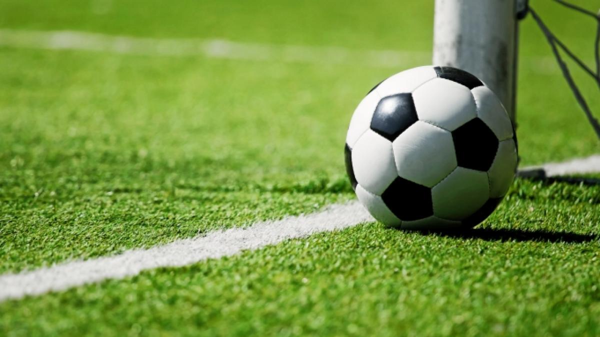 Todesdrama beim Amateurfu&szlig;ballspiel: Marco Memenga vom FC Brookmerland ist w&auml;hrend eines Pokalspiels kurz nach seinem F&uuml;hrungstreffer kollabiert und gestorben (Symbolfoto). (Foto)