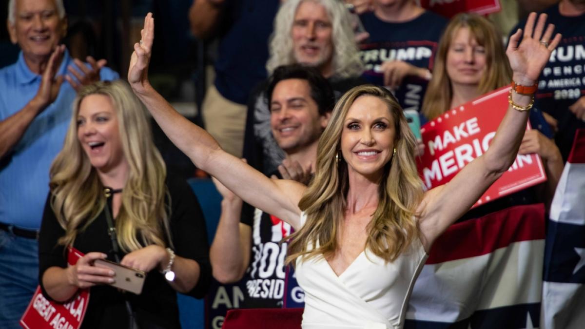 Lara Trump lie&szlig; ihre Kinder im Hurrikan-Regen spielen. Daf&uuml;r erntet sie nun Kritik. (Foto)
