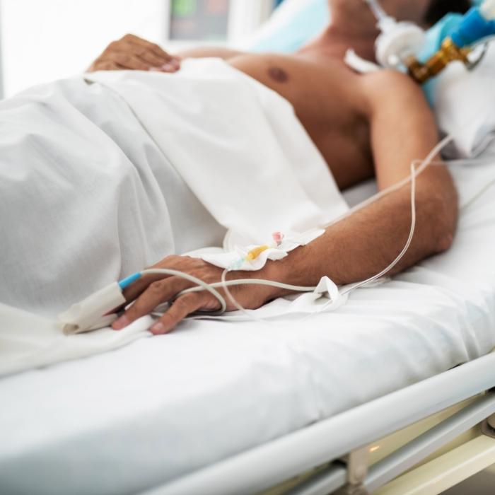 Familienvater (33) im Koma! Brite prallte bei Anfall mit Kopf auf Boden