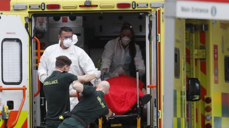 In Großbritannien starb ein 48-Jähriger nach einer vermeintlich überstandenen Coronavirus-Infektion aus heiterem Himmel (Symbolbild).