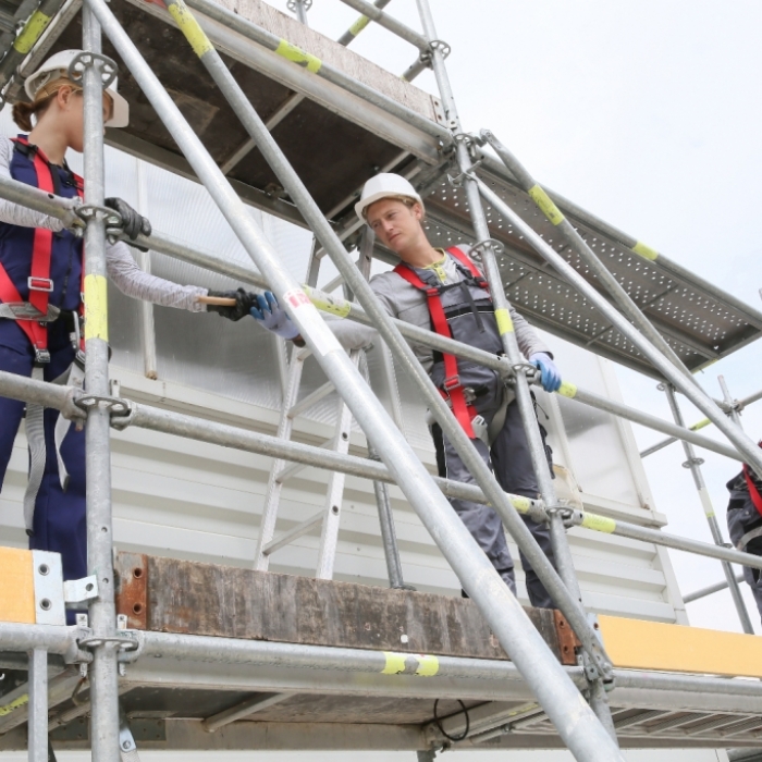 Unwetter reißt Baugerüst um - Arbeiter stirbt