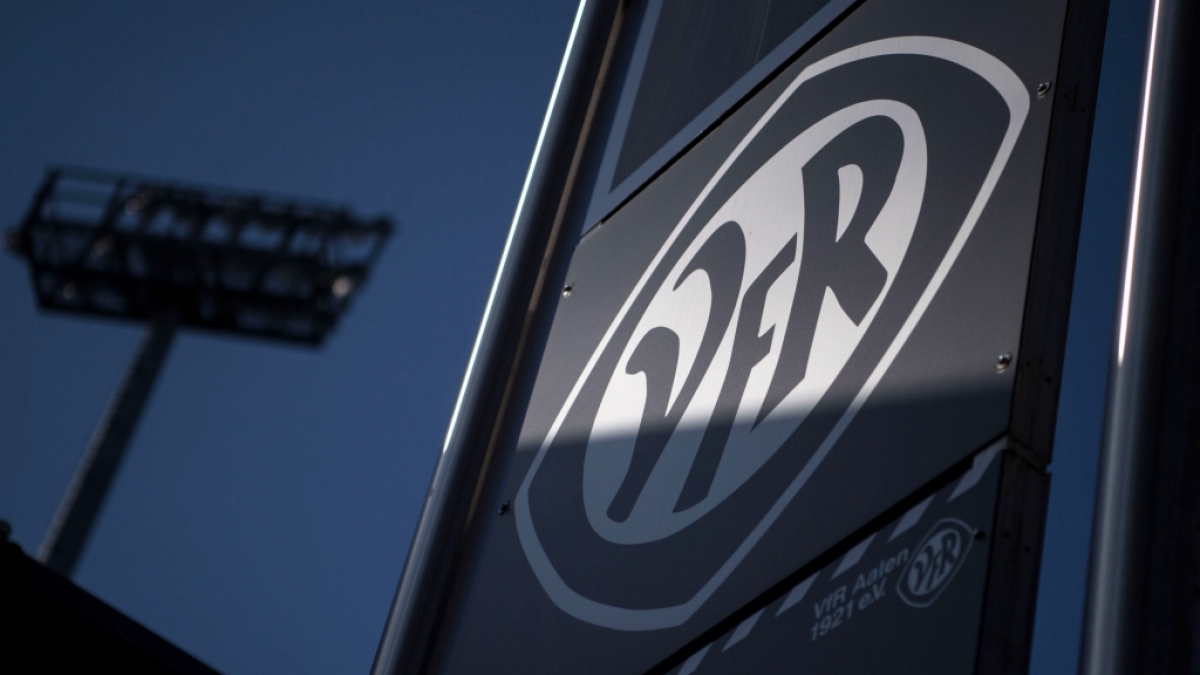 Stolz prangt das Wappen des VfR Aalen &uuml;ber dem Heimstadion des Vereins. (Symbolbild) (Foto)