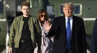 Donald Trump mit Sohn Barron (l.) und seiner Frau Melania im Jahr 2020. Der US-Präsident sprach in einem Interview über die Reaktion seines jüngsten Kindes auf den Tod von Charlie Kirk.
