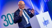 NDR-Intendant Joachim Knuth verdient neben seinem Jahresgehalt 23.400 Euro im Jahr hinzu.