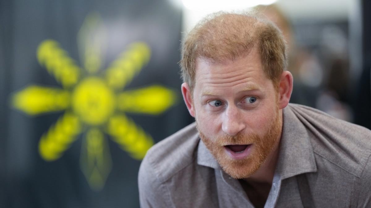 Prinz Harry ist erneut solo unterwegs und l&ouml;st damit bizarre Spekualtionen aus. (Foto)