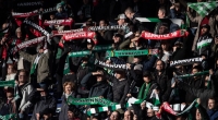 Von der Tribüne aus unterstützen die Fans von Hannover 96 ihre Mannschaft. (Symbolbild)