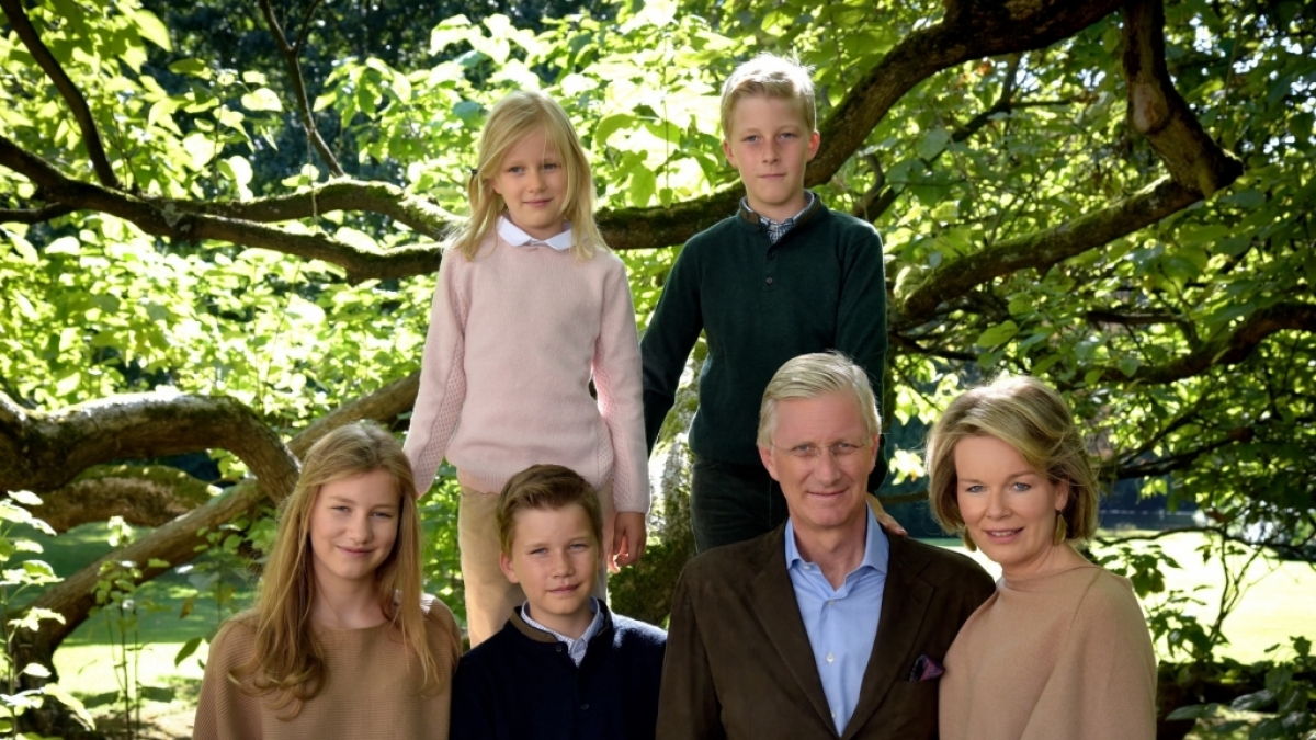 Die belgische K&ouml;nigsfamilie um K&ouml;nig Philippe und K&ouml;nigin Mathilde - hier mit den Kindern Elisabeth, Gabriel, Emmanuel und El&eacute;onore - kann ihre Vorfahren auf die Coburger Dynastie zur&uuml;ckf&uuml;hren. (Foto)