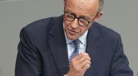 CDU-Chef Friedrich Merz hat sich durchgesetzt: Der von der Union vorgebrachte Antrag für eine Verschärfung der Migrationspolitik fand im Bundestag eine Mehrheit, an der AfD-Stimmen maßgeblichen Anteil gehabt haben dürften.