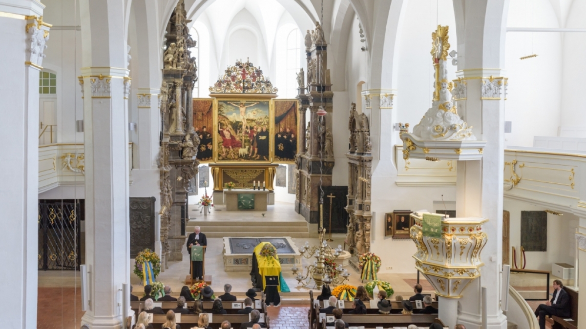 Pfarrer Axel Kramme spricht w&auml;hrend der Trauerfeier f&uuml;r Georg-Constantin Prinz von Sachsen-Weimar-Eisenach in der Stadtkirche St. Peter und Paul, auch als Herderkirche bekannt. (Foto)