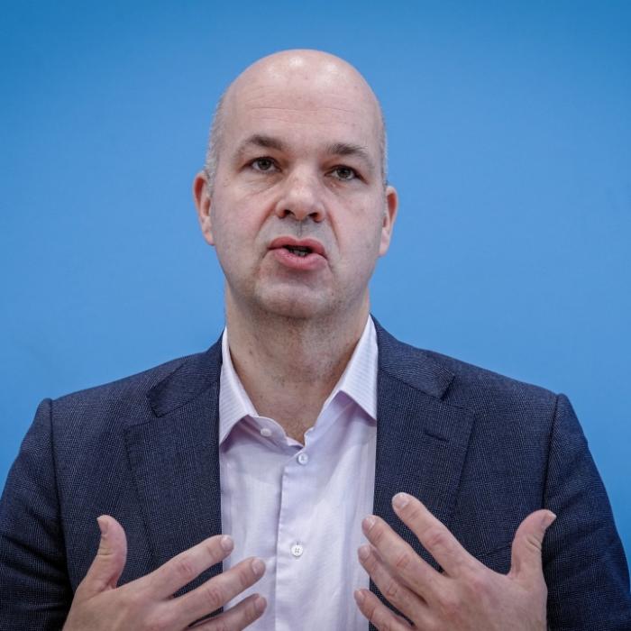 Höheres Eintrittsalter und geringere Erhöhungen - Top-Ökonom fordert Rentenreform