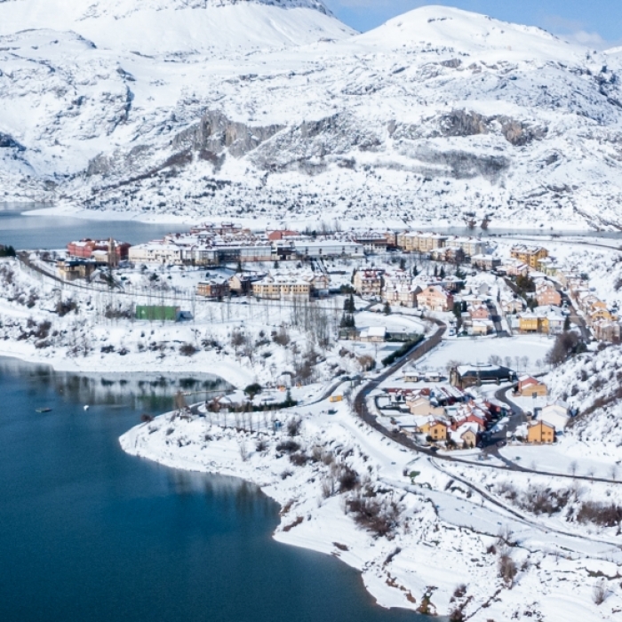 Aktuelle Unwetterwarnung für die Regionen Faxafloi - Südwest-Island, Südost-Island und weitere Gebiete vor Schnee und Sturm am Montag
