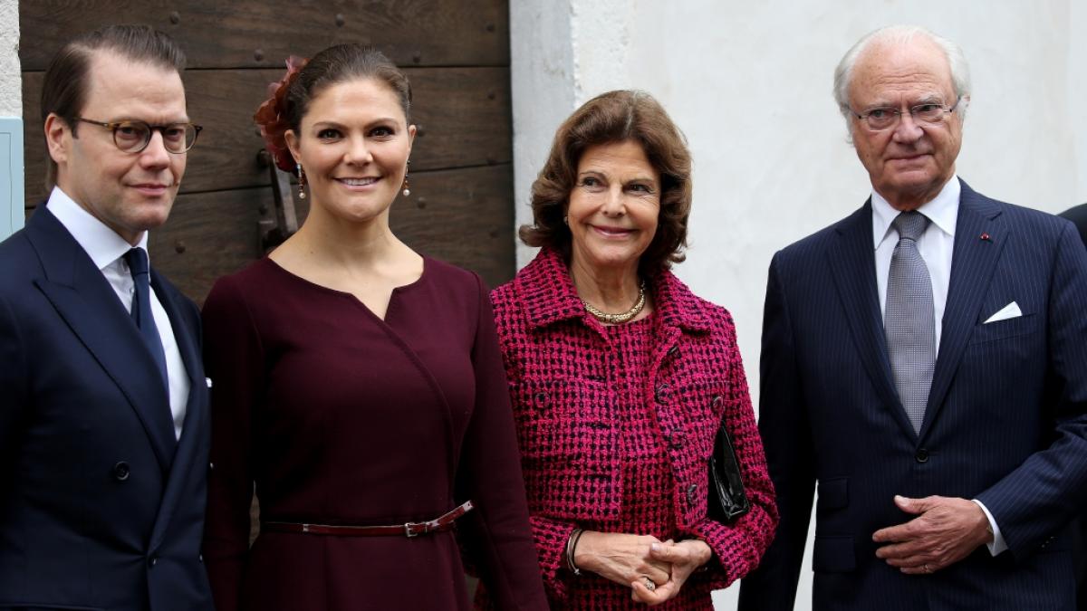 Kronprinzessin Victoria von Schweden strahlt mit ihrem Ehemann Prinz Daniel, ihrer Mutter K&ouml;nigin Silvia und ihrem Vater Carl XVI. Gustaf von Schweden um die Wette. (Foto)