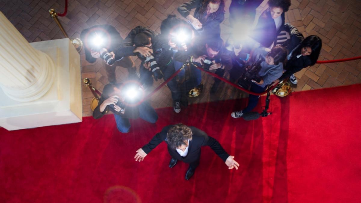 Die Welt der Stars im Blick: Aktuelle Promi-Nachrichten lesen Sie auf news.de (Symbolbild). (Foto)