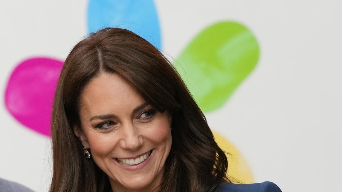 Da kann sich Prinzessin Kate ein s&uuml;ffisantes Grinsen nicht verkneifen: Ihr neuer Privatsekret&auml;r bricht bereit reihenweise Herzen. (Foto)