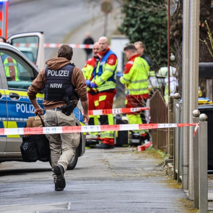 Polizei erschießt Messer-Angreifer (70) bei eskaliertem Notfall-Einsatz