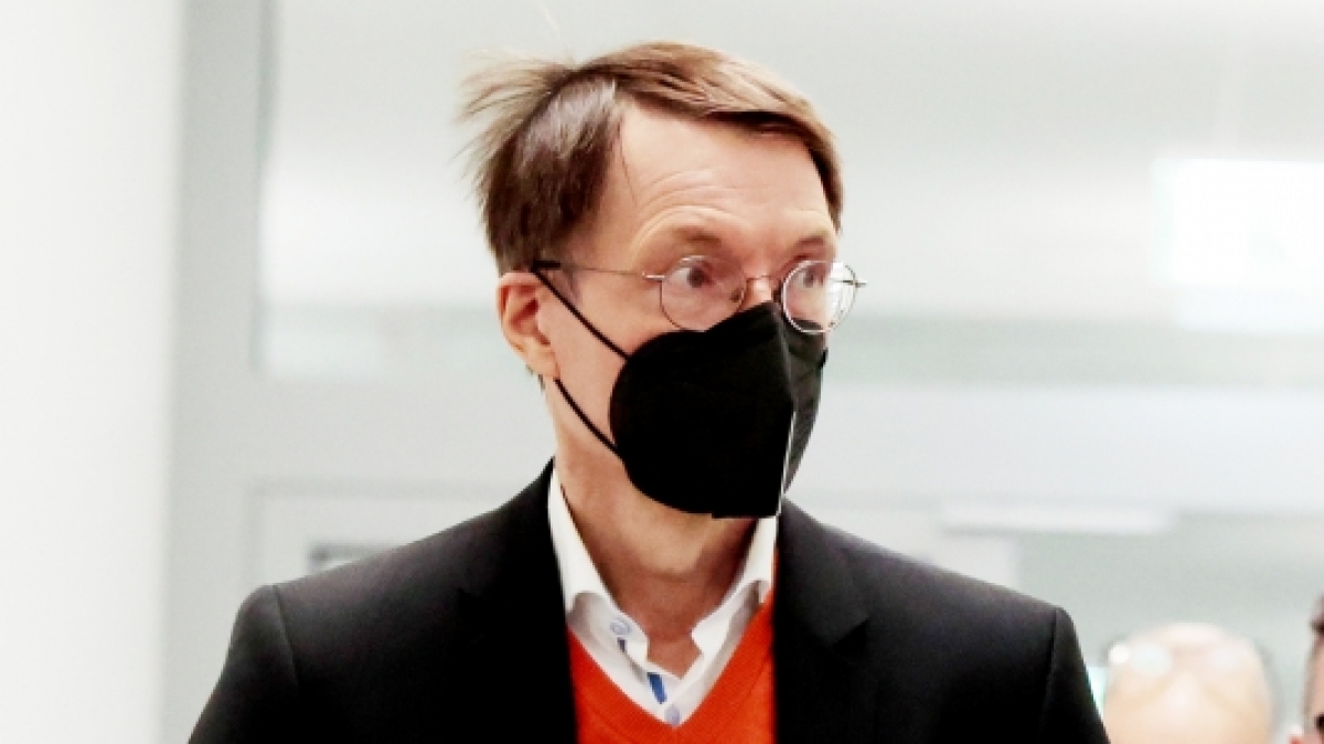 Karl Lauterbach wird f&uuml;r eine Drogen-Panne verspottet. (Foto)