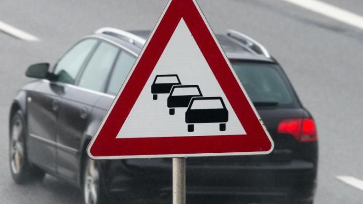 In Baden-Württemberg sowie Luxemburg und in Teilen Österreichs enden die Sommerferien. Das könnte vor allem im Süden Deutschlands für volle Autobahnen sorgen.