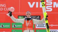 Karl Geiger aus Deutschland feiert 2021 seinen Sieg.