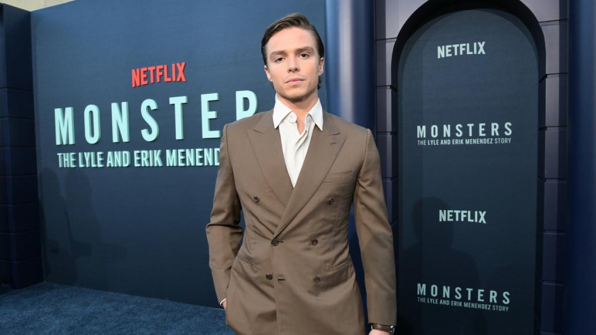 Nicholas Alexander Chavez spielt in der Netflix-Serie "Monster - Die Geschichte von Lyle und Erik Menendez", die seit dem 19.09.2024 bei Netflix l&auml;uft, die Rolle des Lyle Menendez. (Foto)