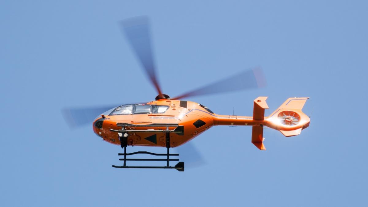 Ein Rettungshubschrauber kam nach einem tragischen Vorfall beim Sch&uuml;tzenfest in Niesen zum Einsatz. (Symbolfoto) (Foto)