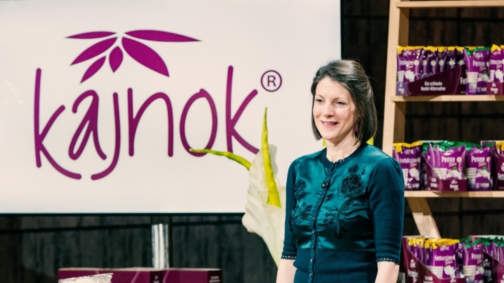 Sonja Zuber aus Hamburg präsentiert "Kajnok"-Produkte, die aus der Konjak-Wurzel gewonnen werden.